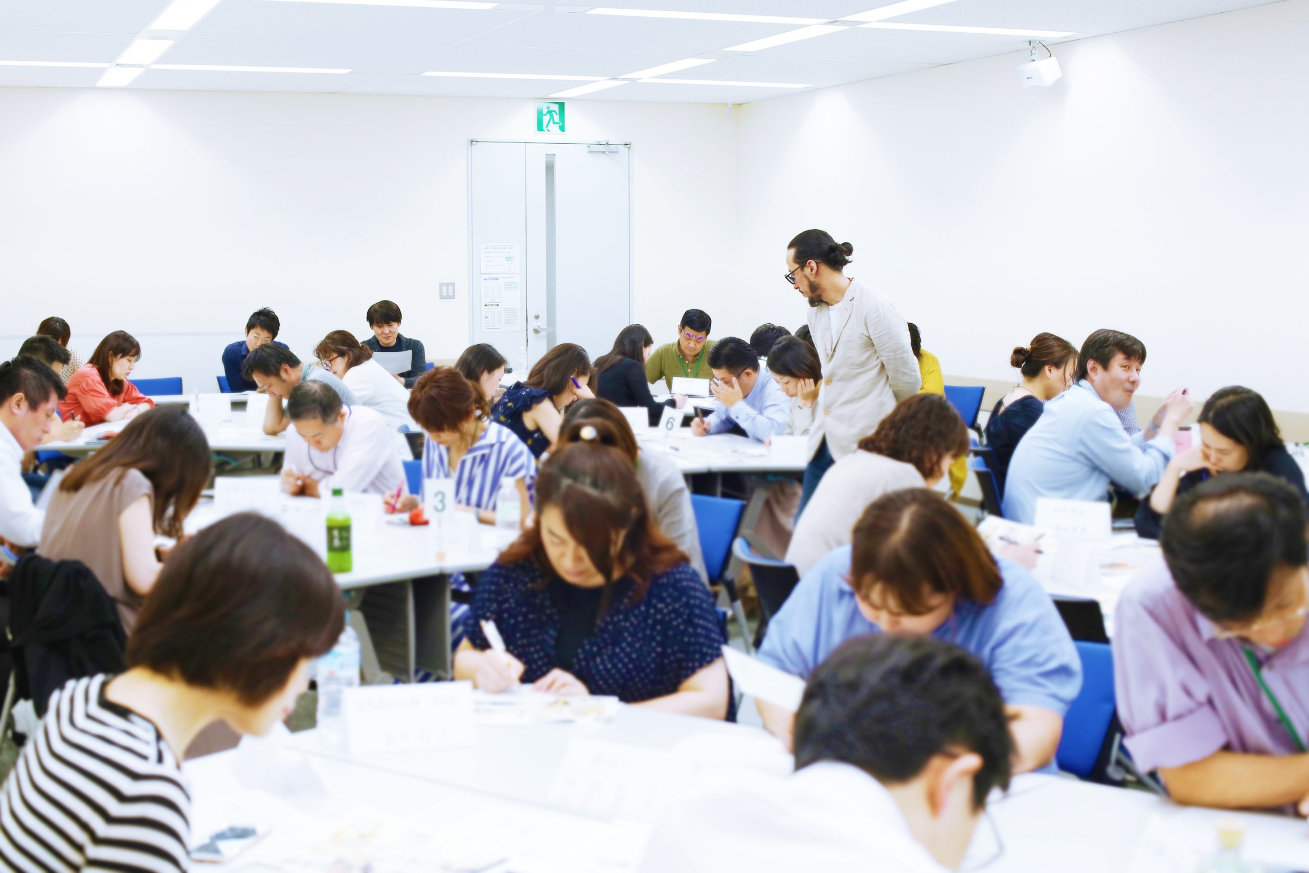 観察力を起点に、社員の創造性を引き出す研修